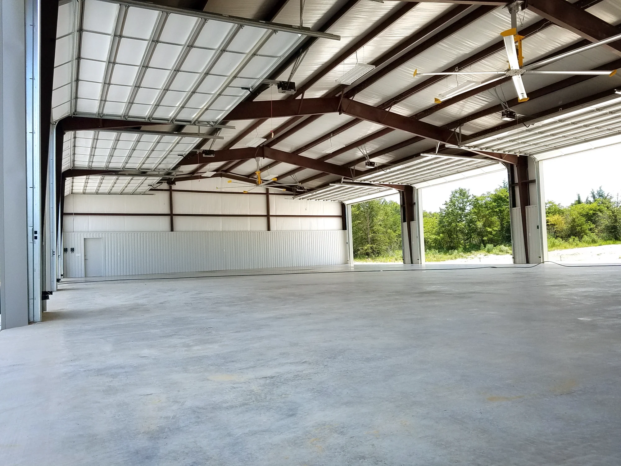 Steel hangar building