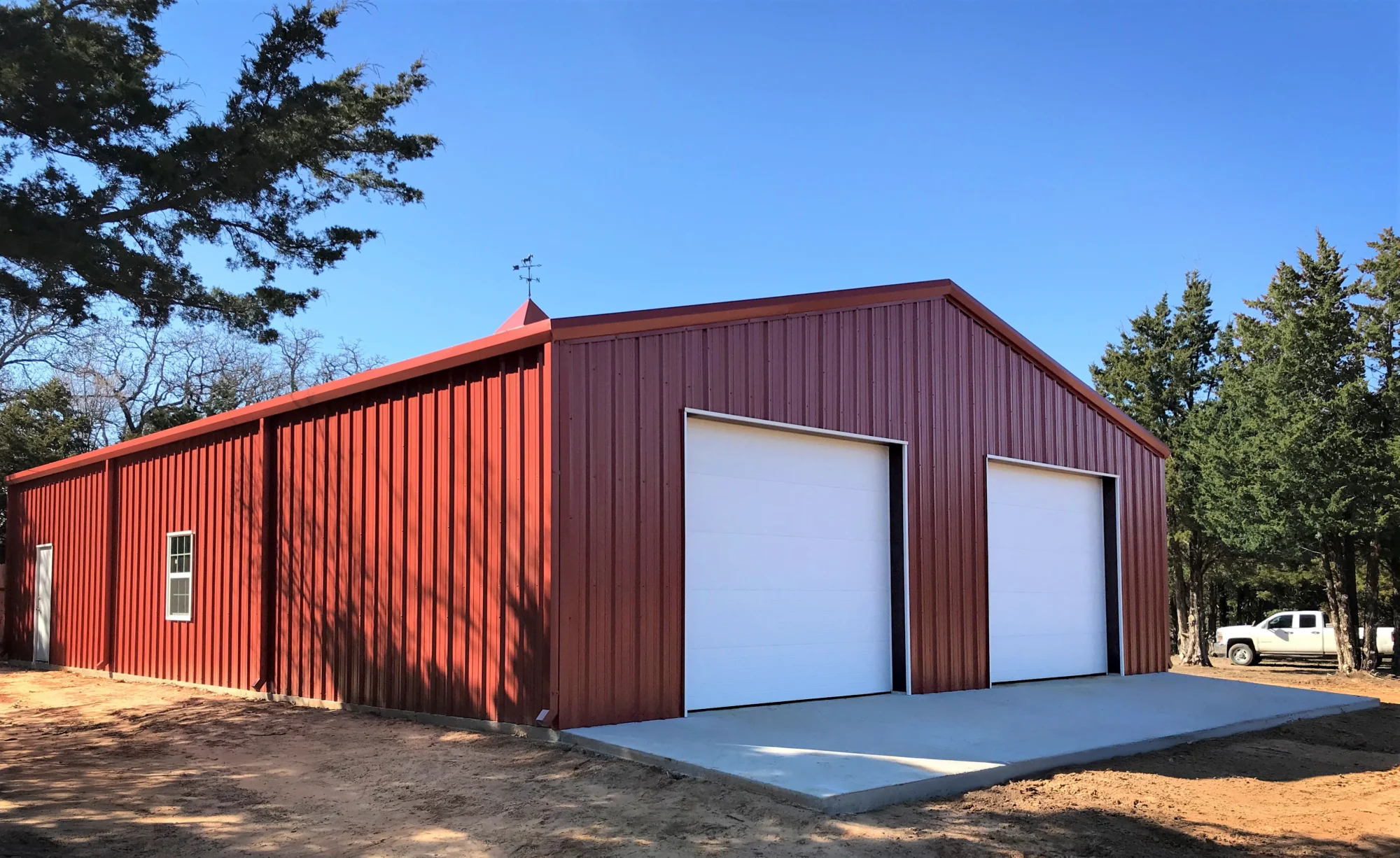 Garage and workshop building