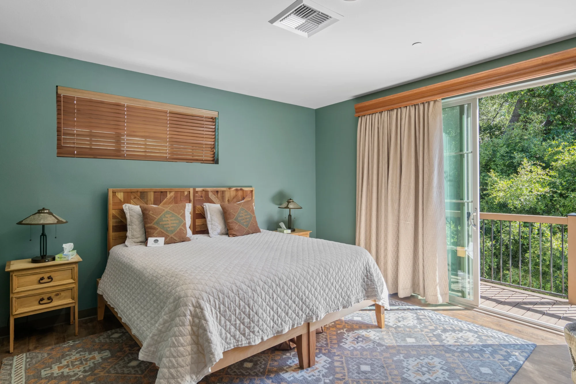 2bed 2bath cedar ridge cabin master bedroom queen bed