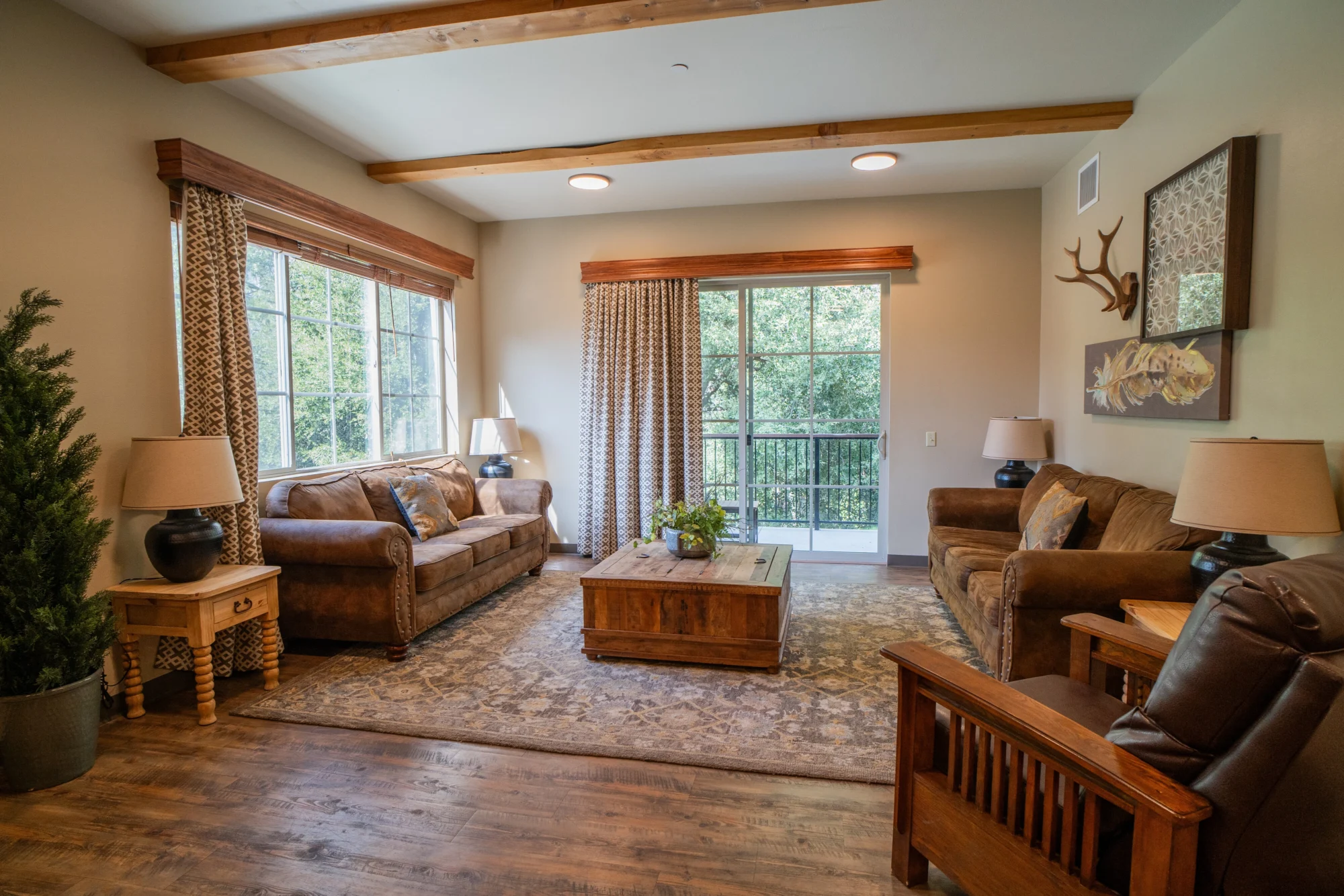 cedar ridge 2BR 2BA living room leather sofas