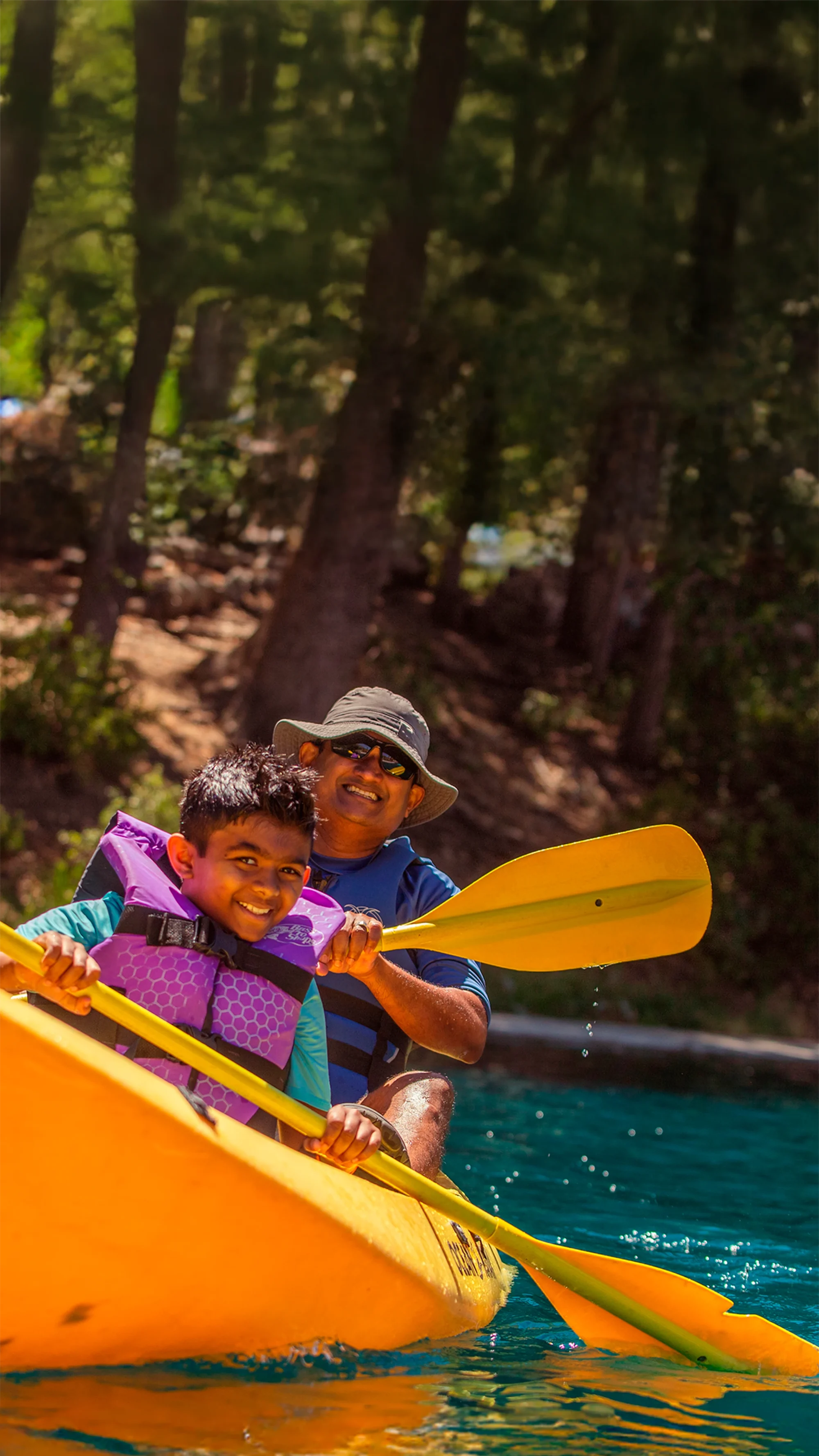 dad son family kayak vert