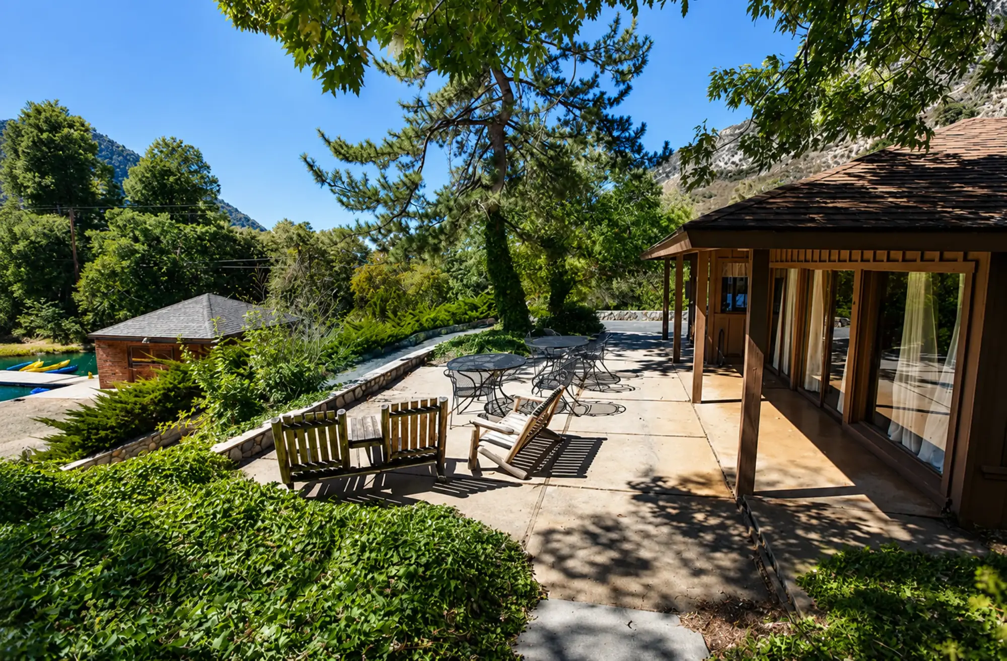 leadership cabin lakeview outside