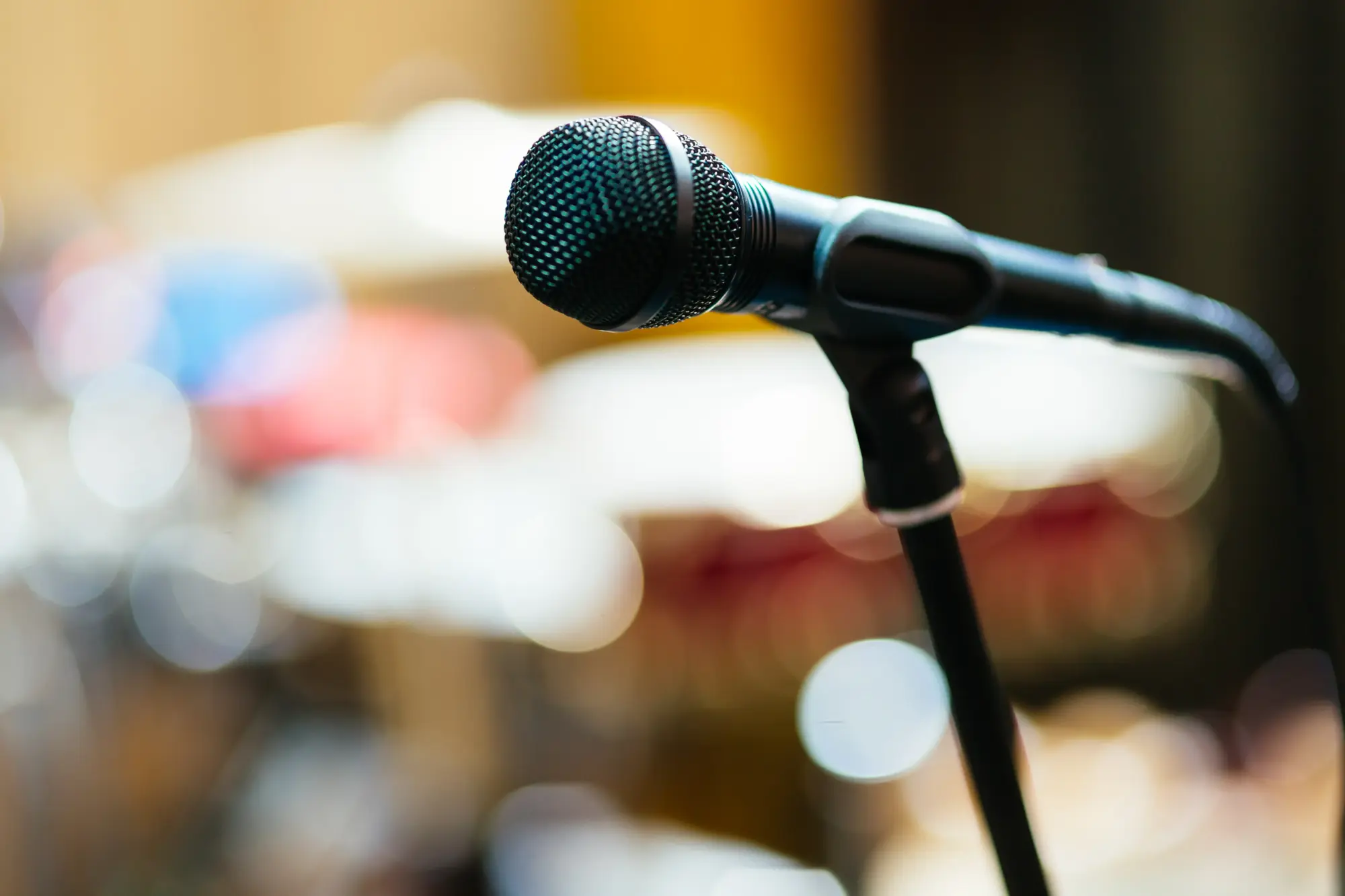 studio microphone background 2026 03 20 00 14 35 utc