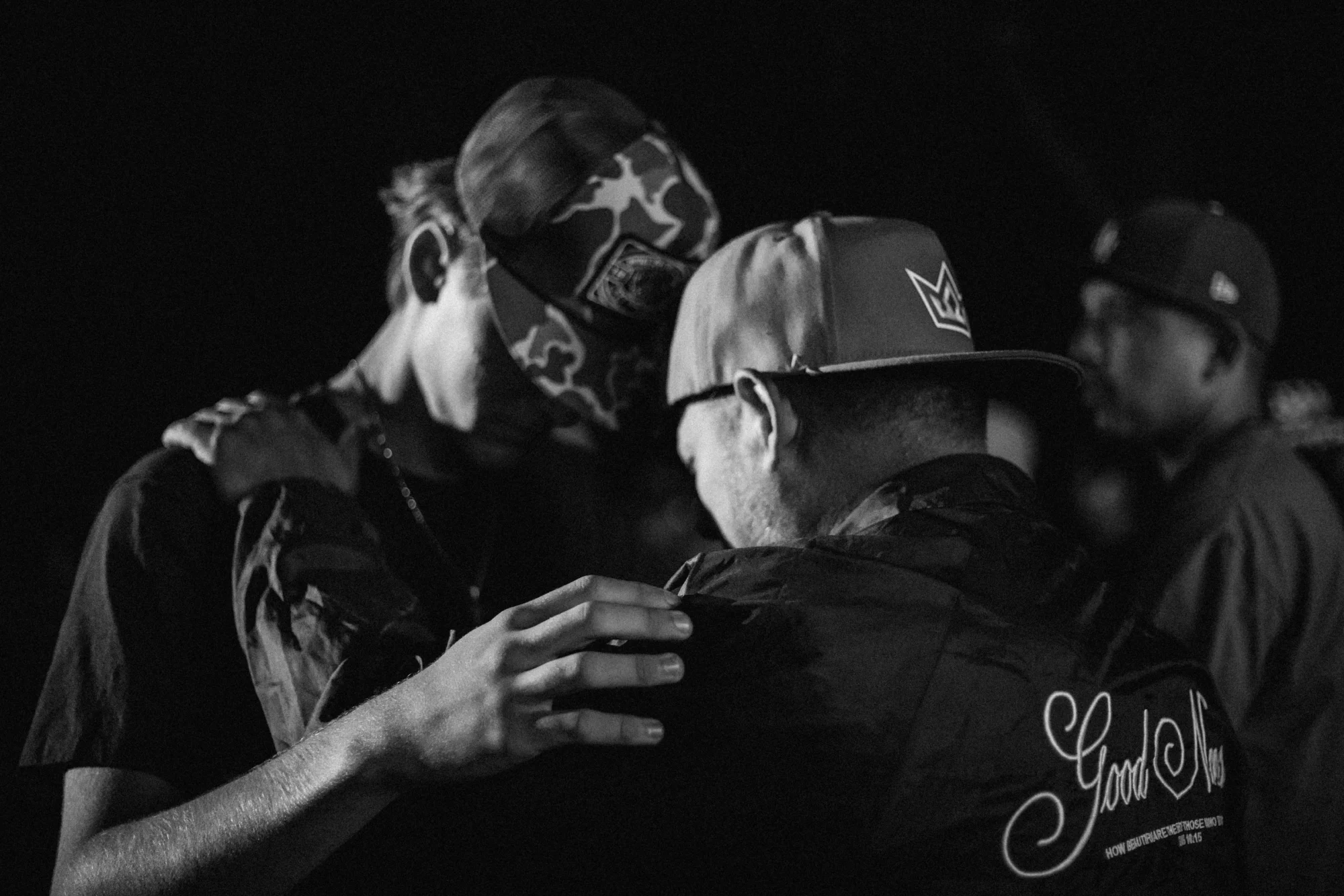 youth leaders prayer huddle small group summer camp